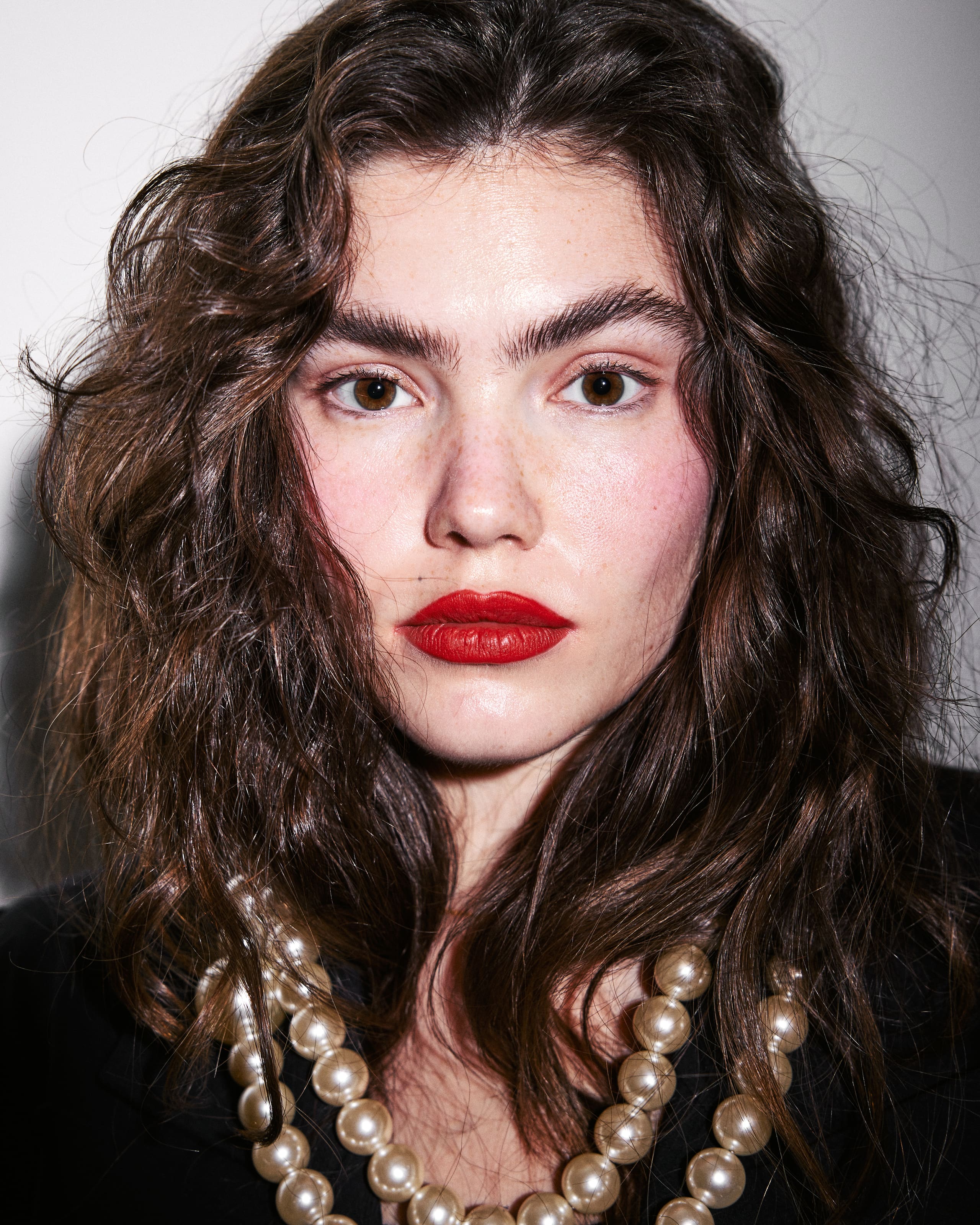 Tangled waves, scarlet lips and oversized pearls in a close beauty study for AGIC.